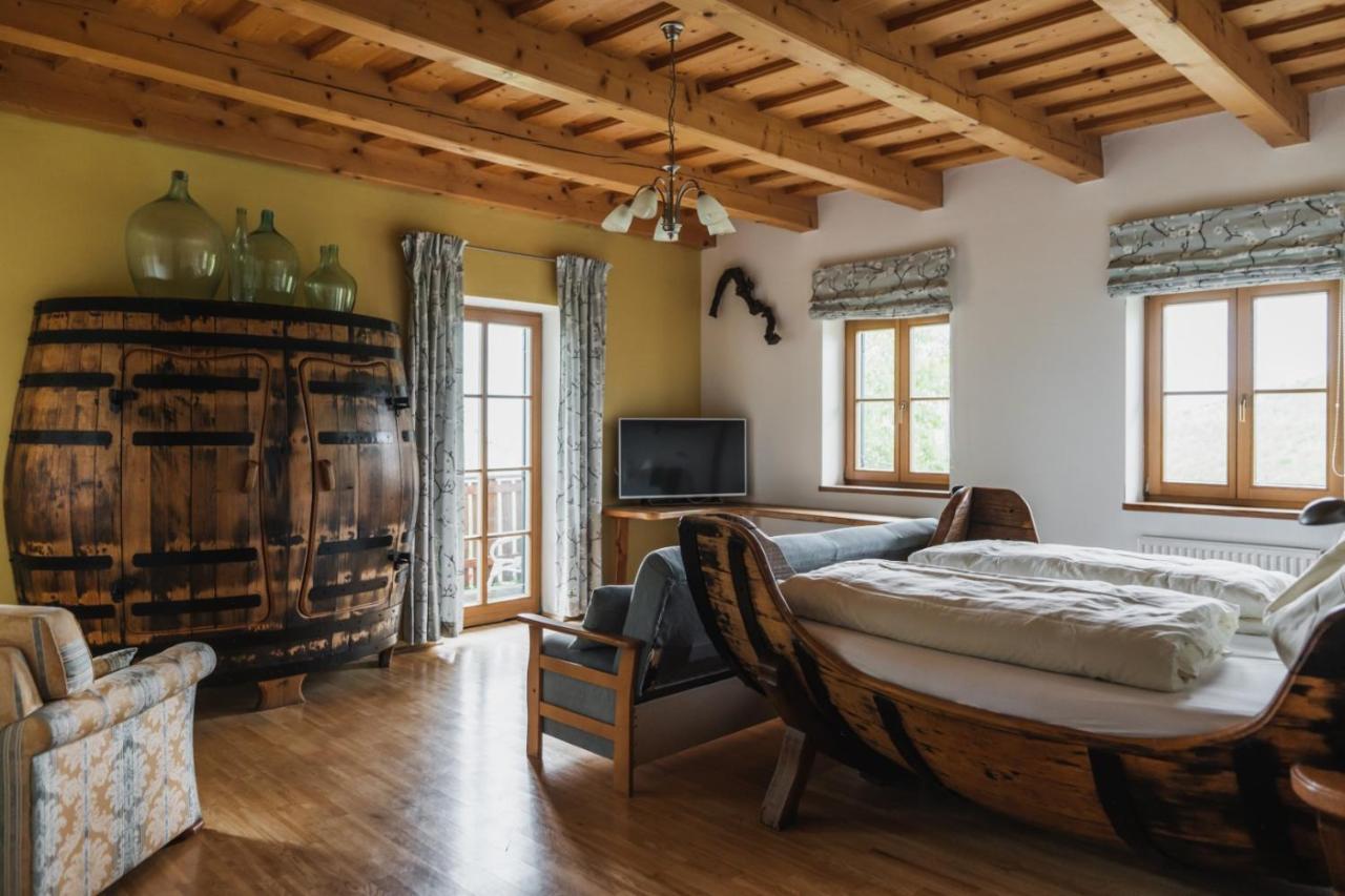Bed and Breakfast Weingut Koegl Рач-ан-дер-Вайнштрассе Экстерьер фото