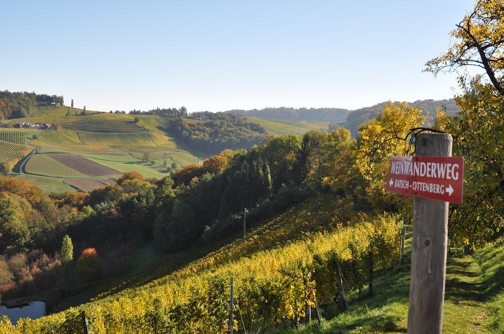 Bed and Breakfast Weingut Koegl Рач-ан-дер-Вайнштрассе Экстерьер фото