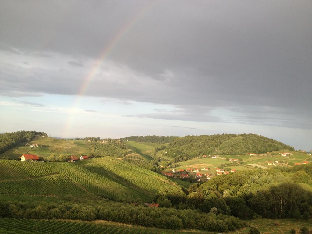 Bed and Breakfast Weingut Koegl Рач-ан-дер-Вайнштрассе Экстерьер фото